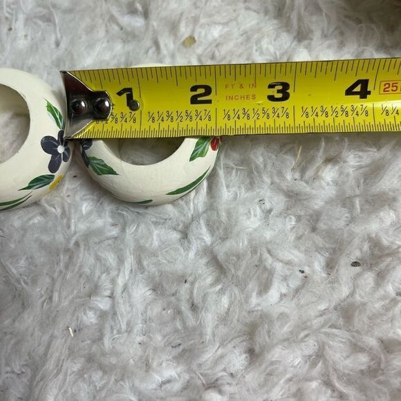 Home trends Vintage wood Painted Napkin Rings (4) with Matching Painted Box - Picture 10 of 11